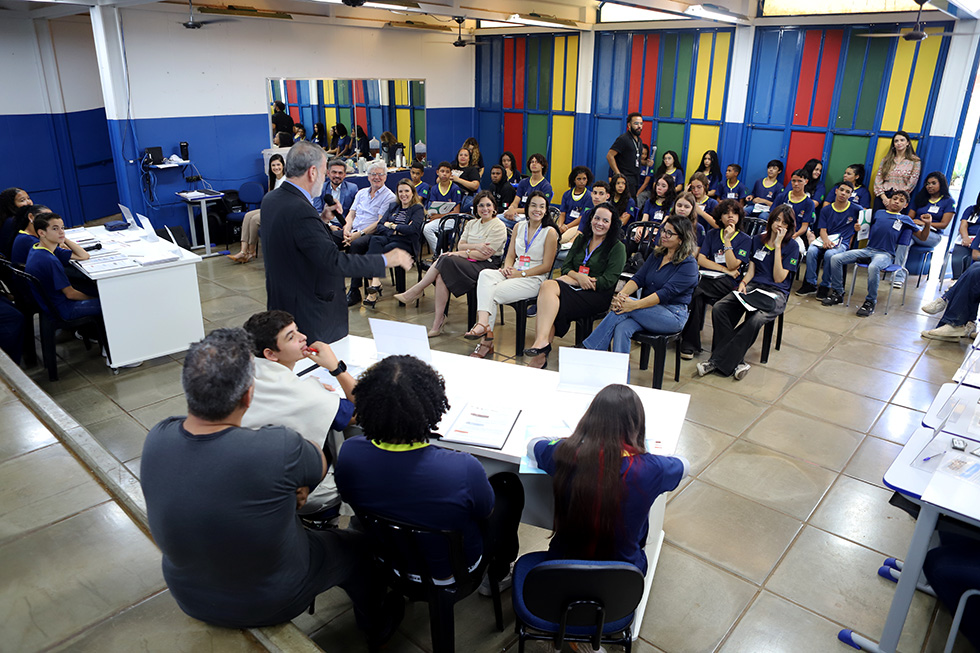 O Jogo do Tributo, oferecido a estudantes de duas escolas do ensino fundamental II
